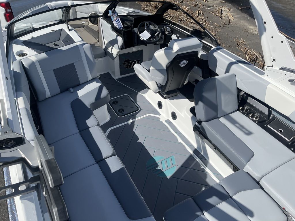 2025 Malibu Boats 23 LSV