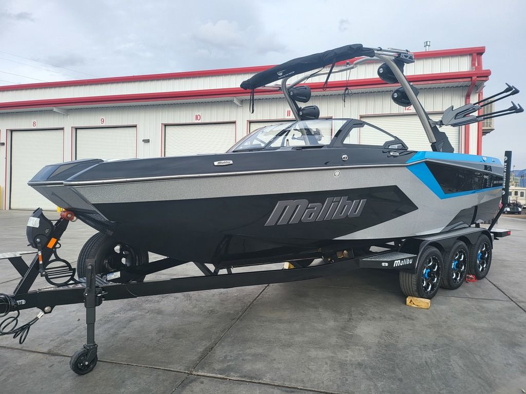 2025 Malibu Boats 24 MXZ Icon