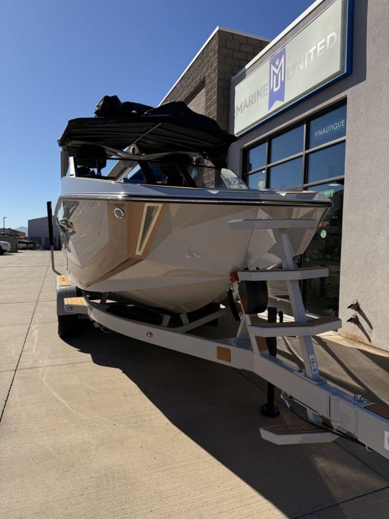 2025 Nautique G23 Centennial Edition