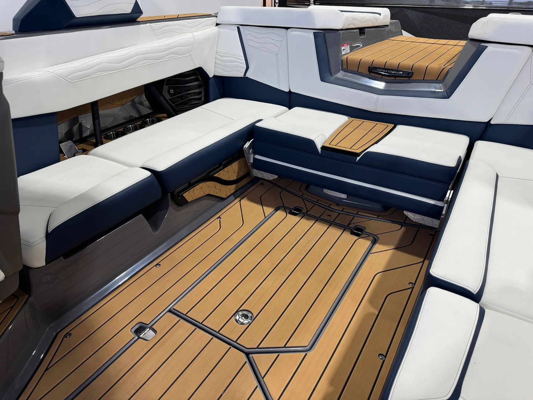 2025 Nautique G23q