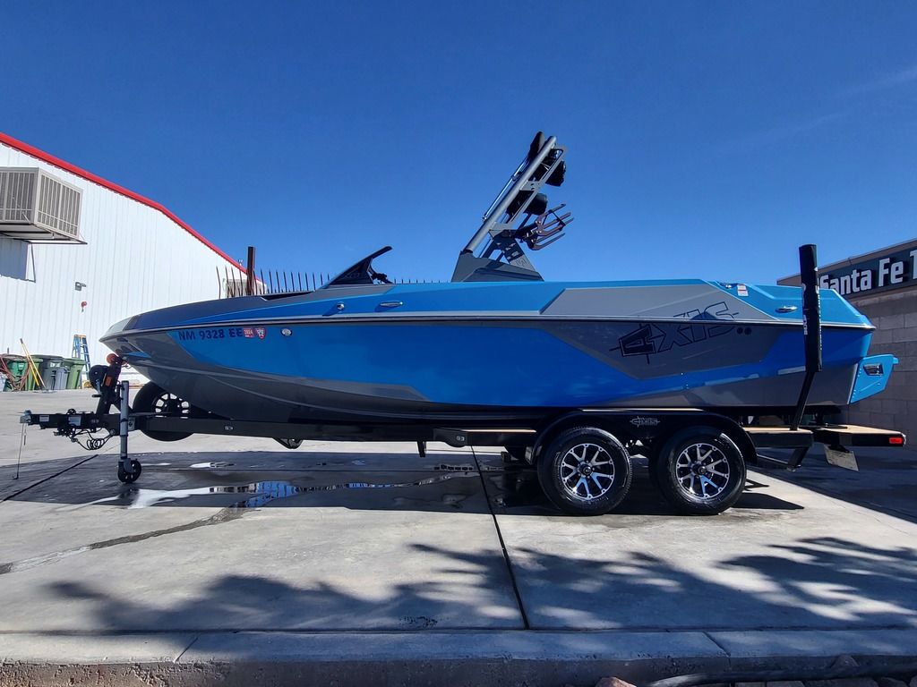 2020 Axis Wake Research T22 Icon