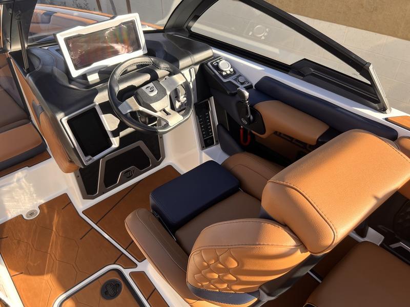 2023 Malibu M220