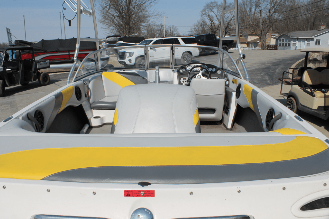 2004 MOOMBA MOBIUS