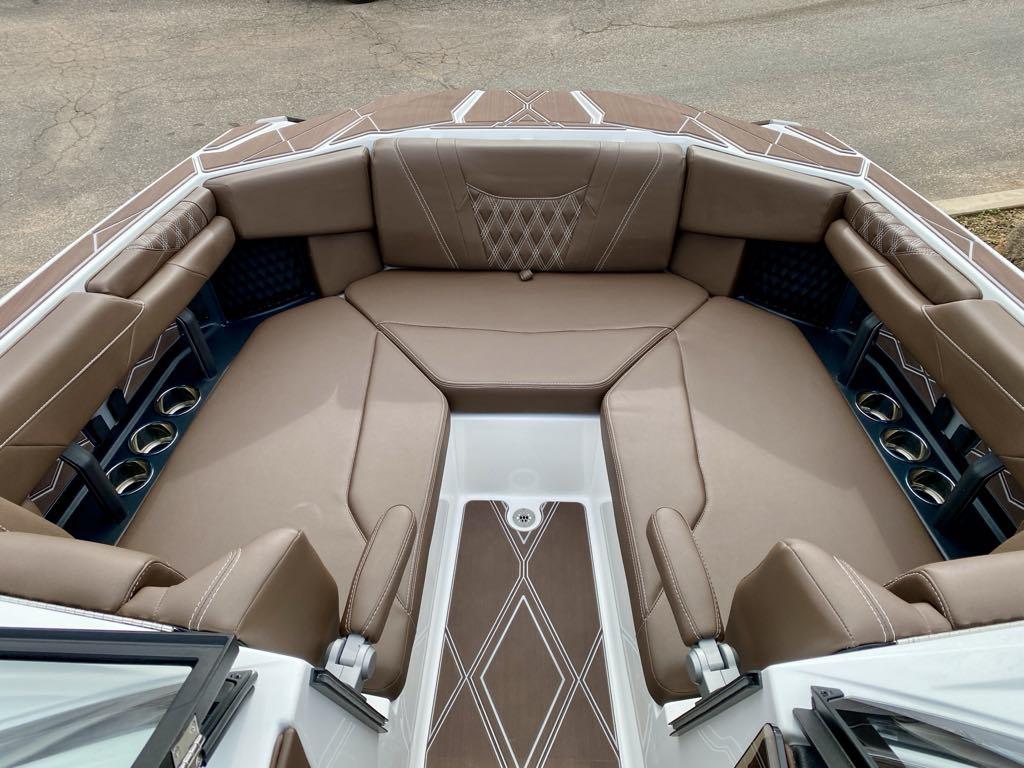 2025 Malibu M230