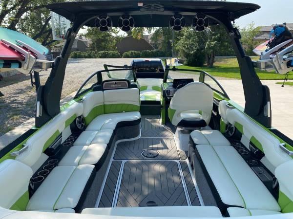 2017 Malibu 25 LSV – MINT – 100hrs – SUPERCHARGED