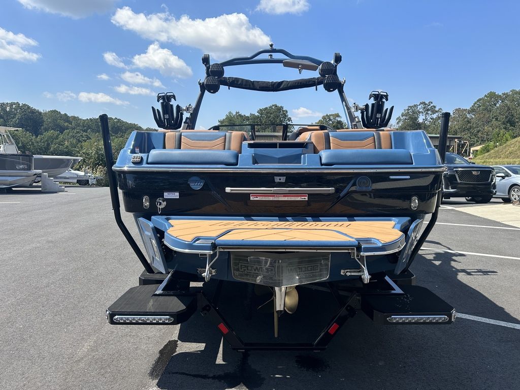 2024 malibu boats 23-LSV
