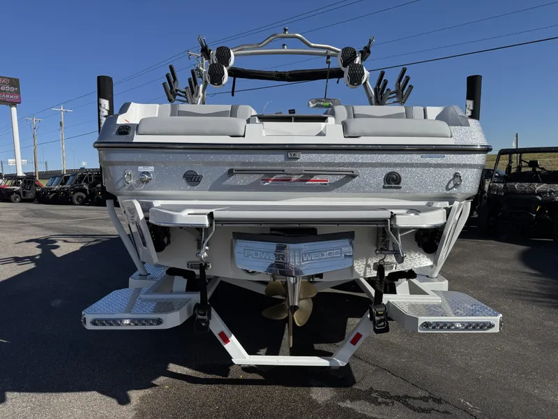 2025 Malibu 23 MXZ