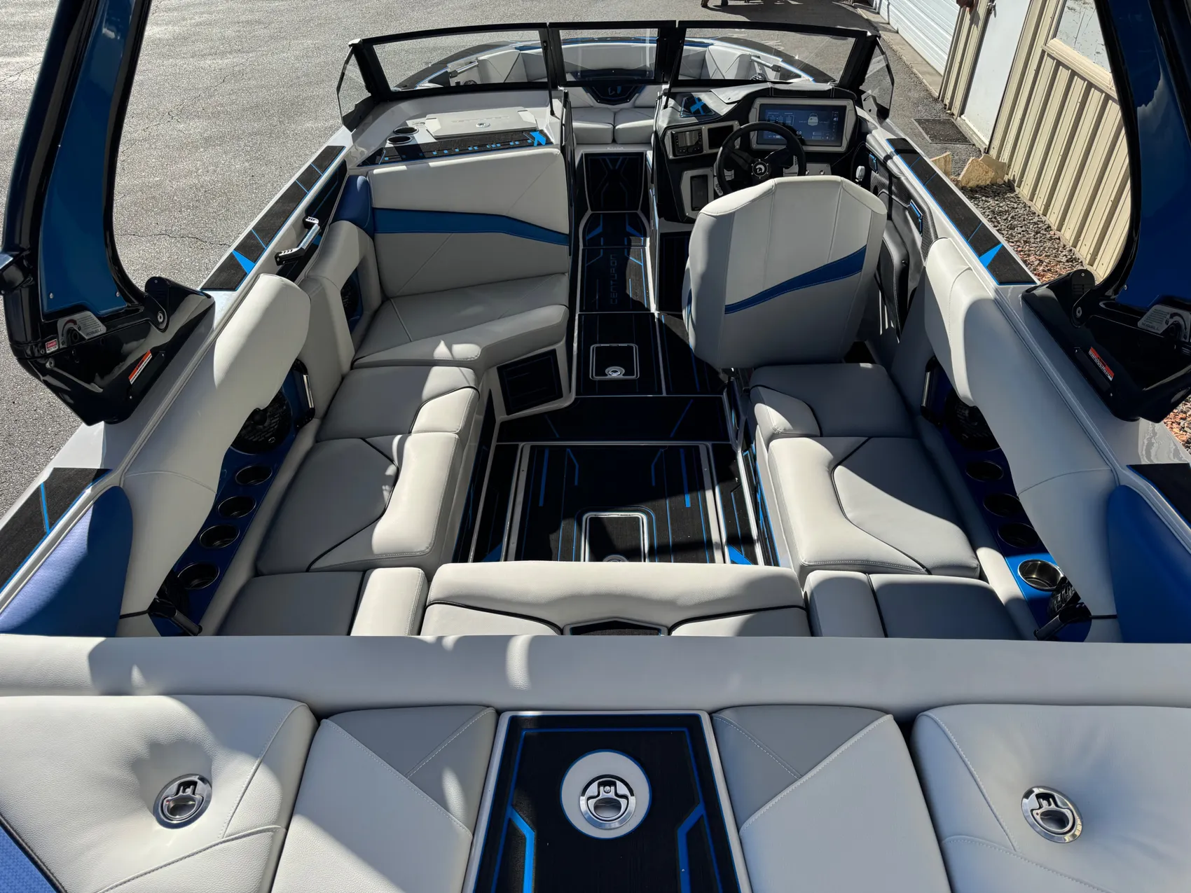 2025 Centurion NV233