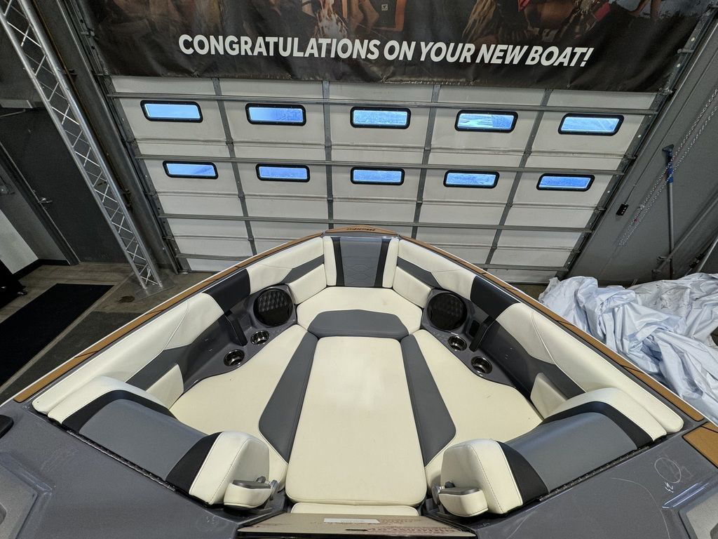 2024 Malibu 23 LSV