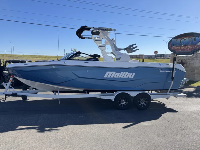 2025 Malibu 25 LSV