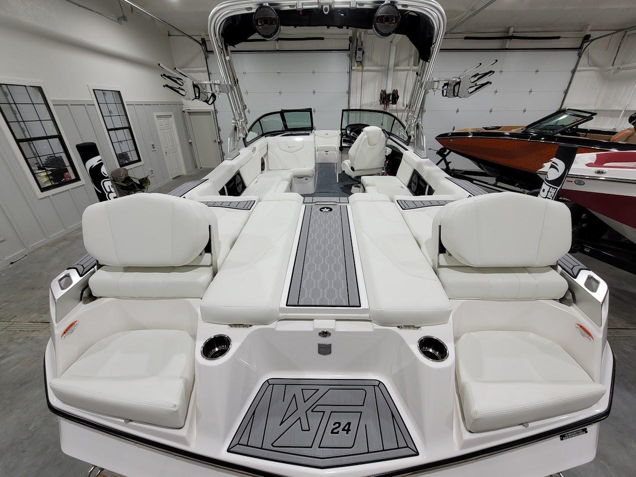 2024 MasterCraft XT24