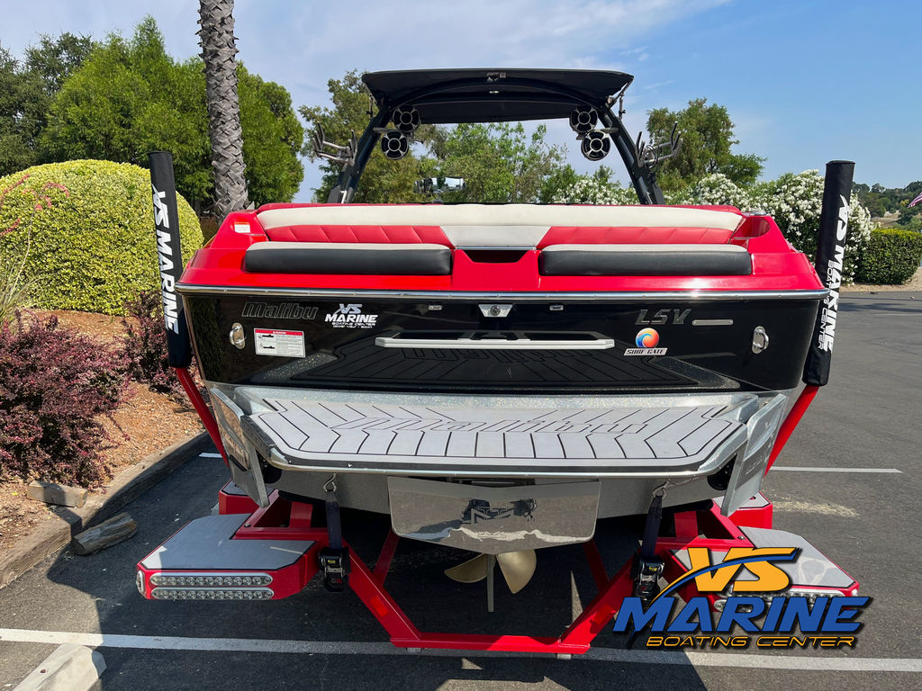 2017 Malibu Boats 25 LSV