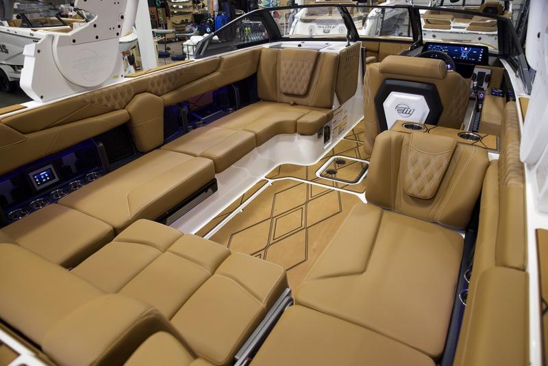 2025 Malibu M242