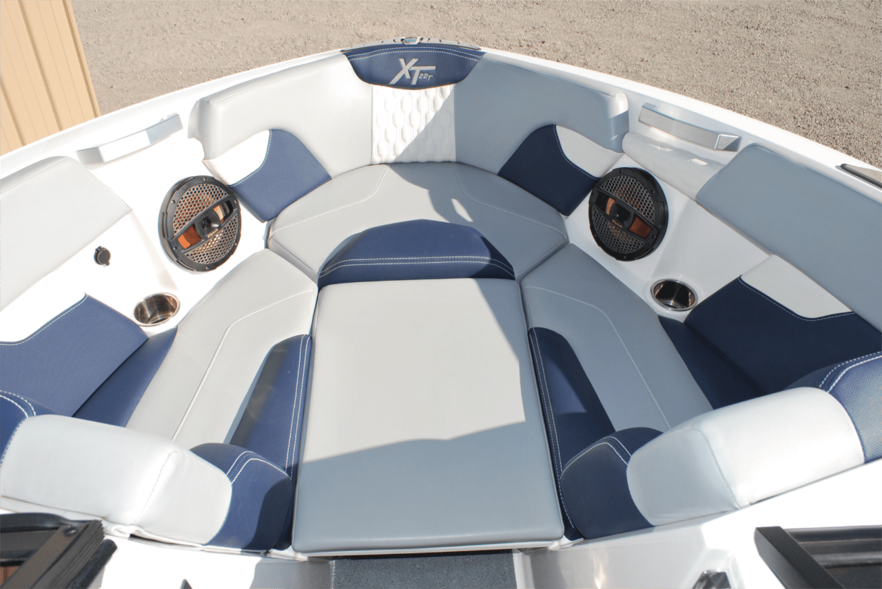 2023 MasterCraft XT22T