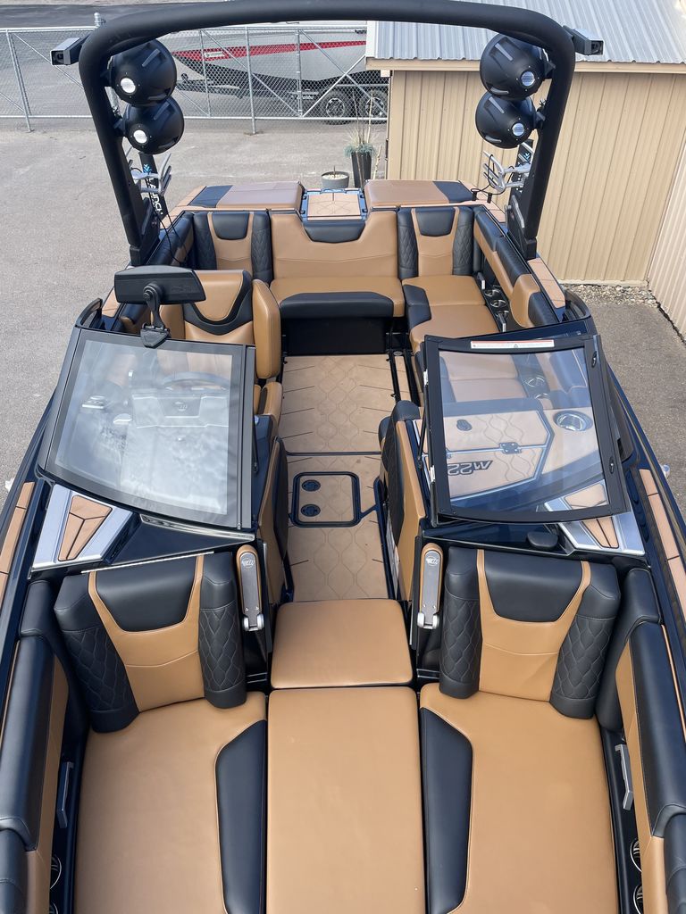 2022 malibu boats M220