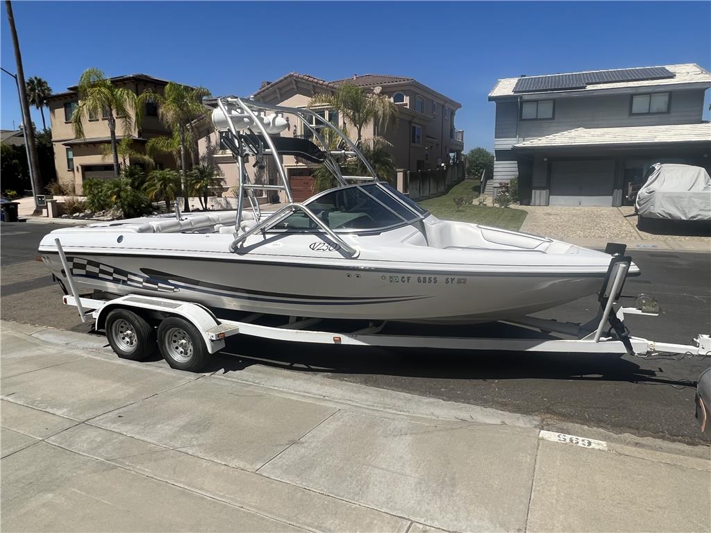 2004 Sanger V230 wake edition