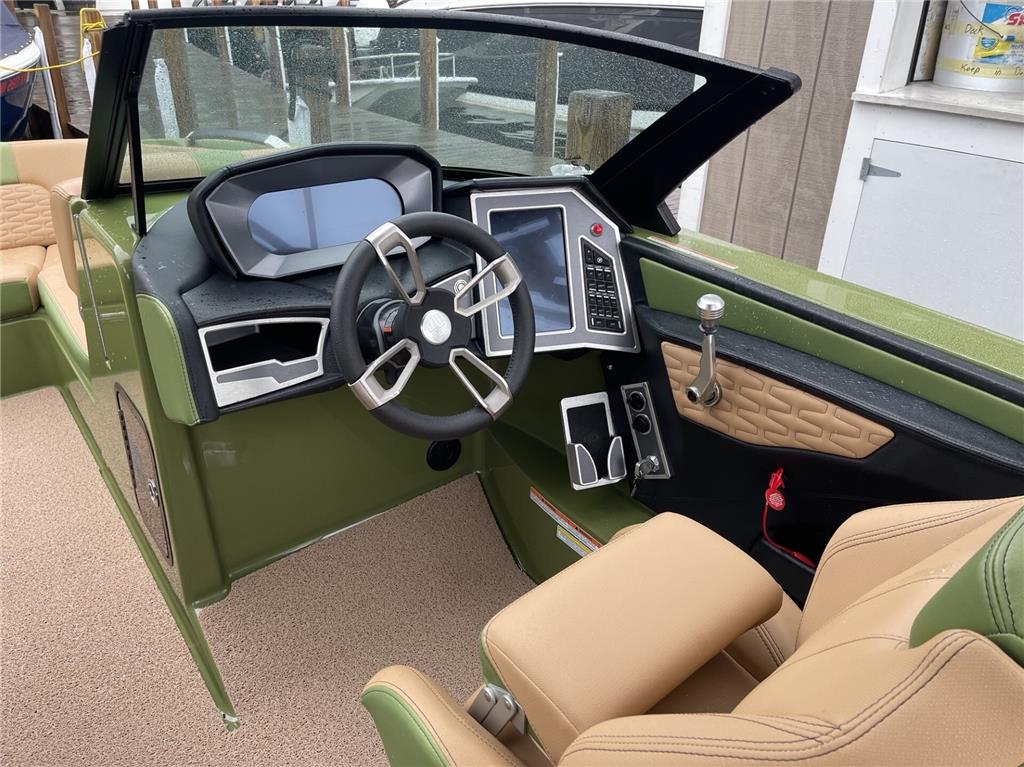 2023 MasterCraft X24
