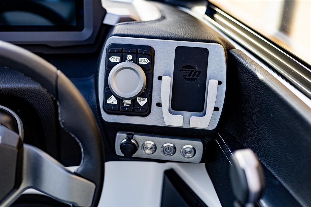 2024 Malibu 22 LSV