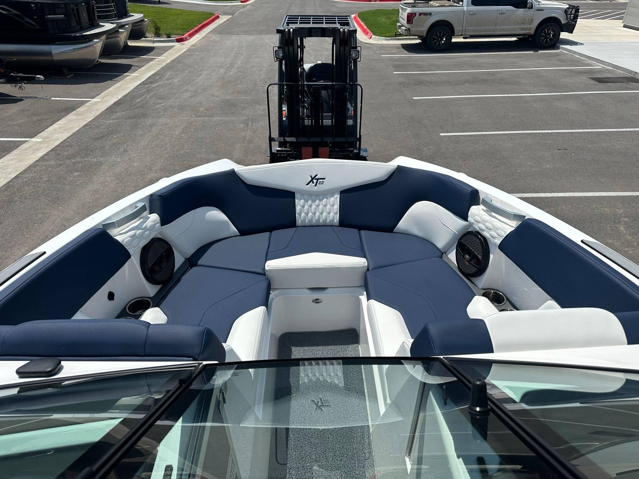 NEW 2024 MasterCraft XT22