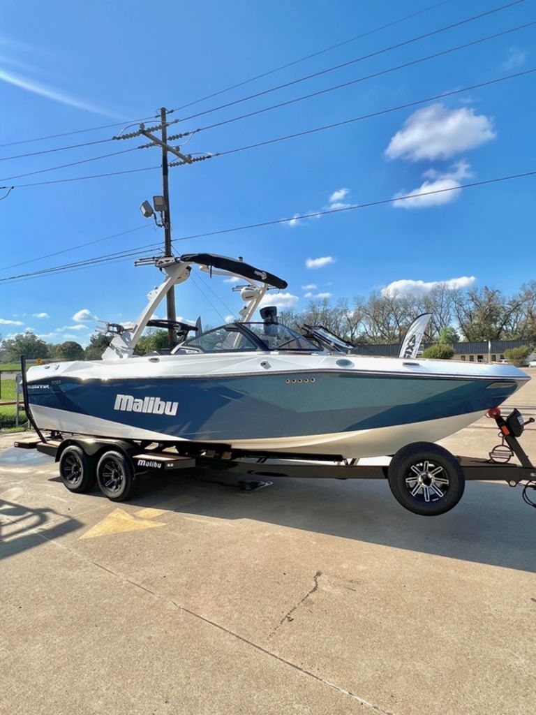 2025 Malibu Boats 23 LSV