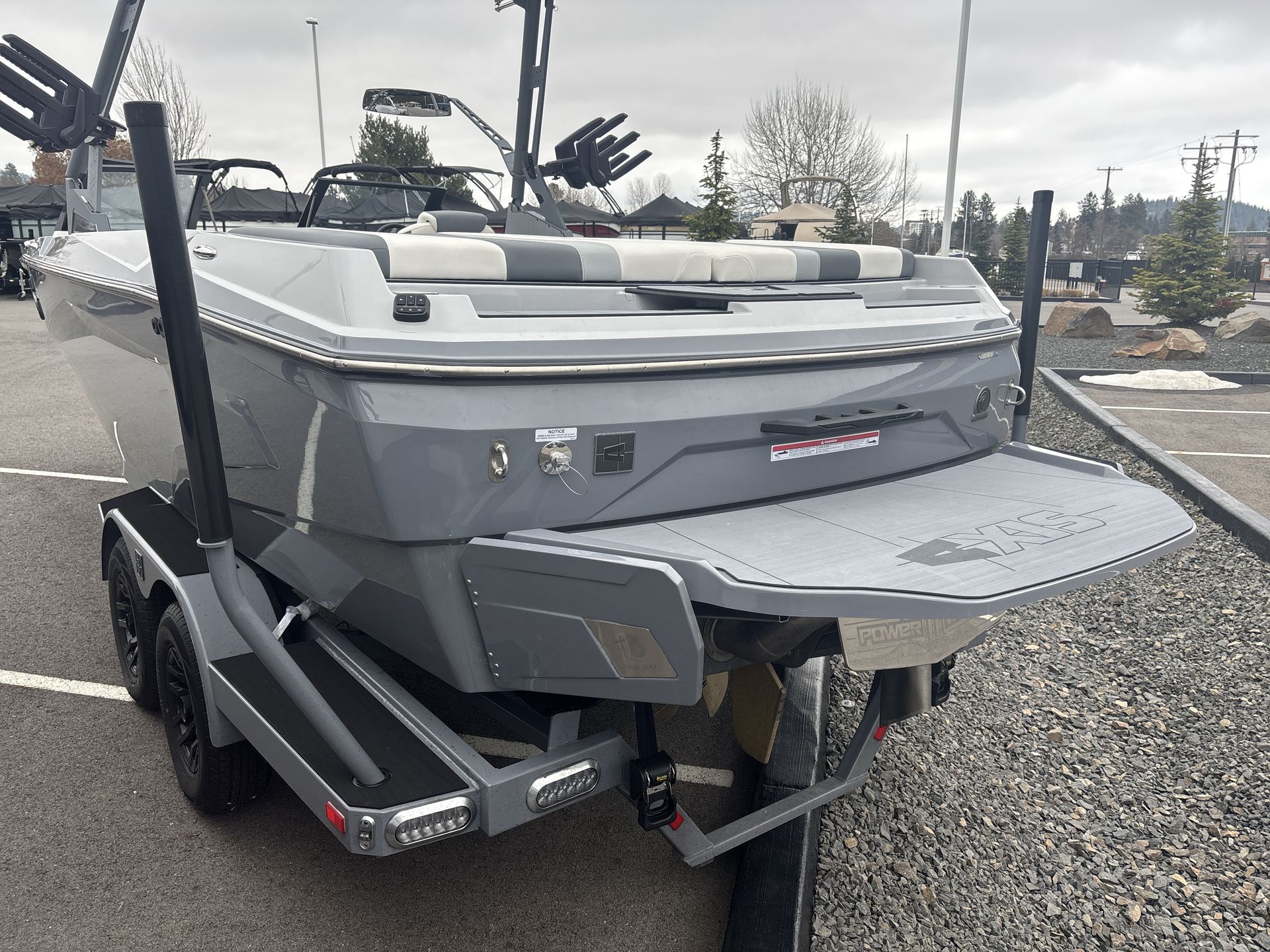 2025 Axis A225 Icon