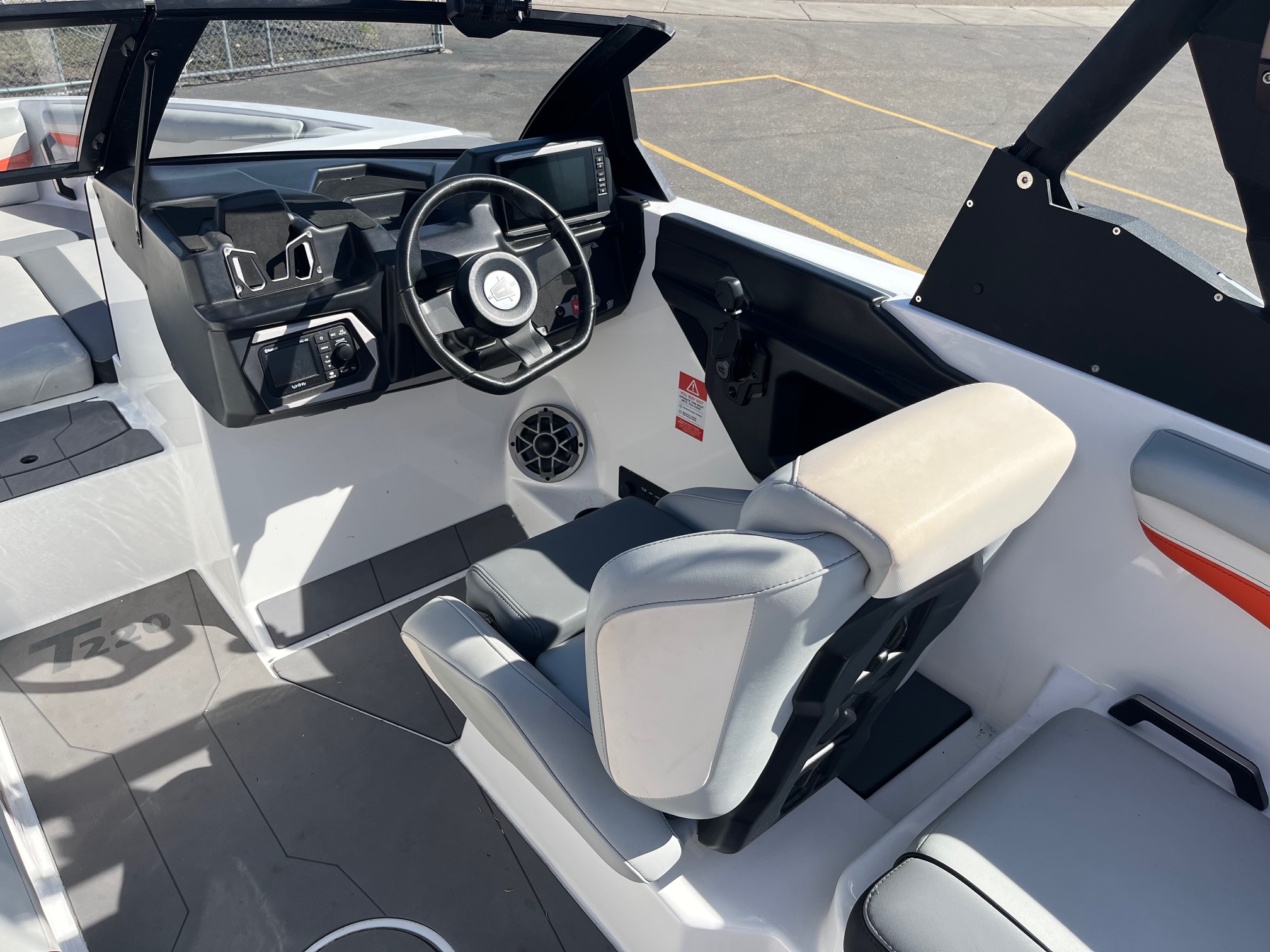 2022 Axis Wake T220