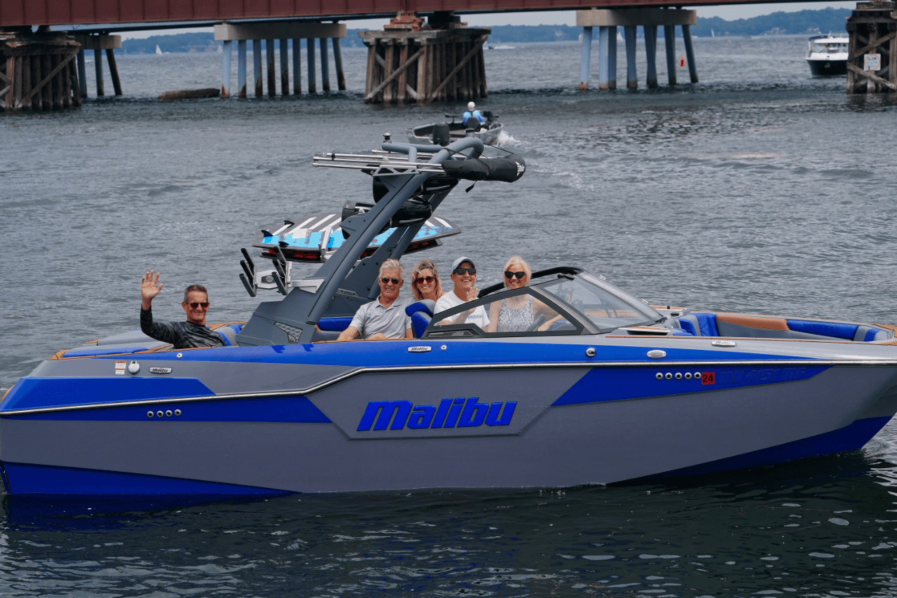 2021 Malibu M220 – Head Turning Colors!