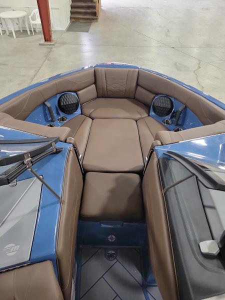2024 Malibu 23 LSV