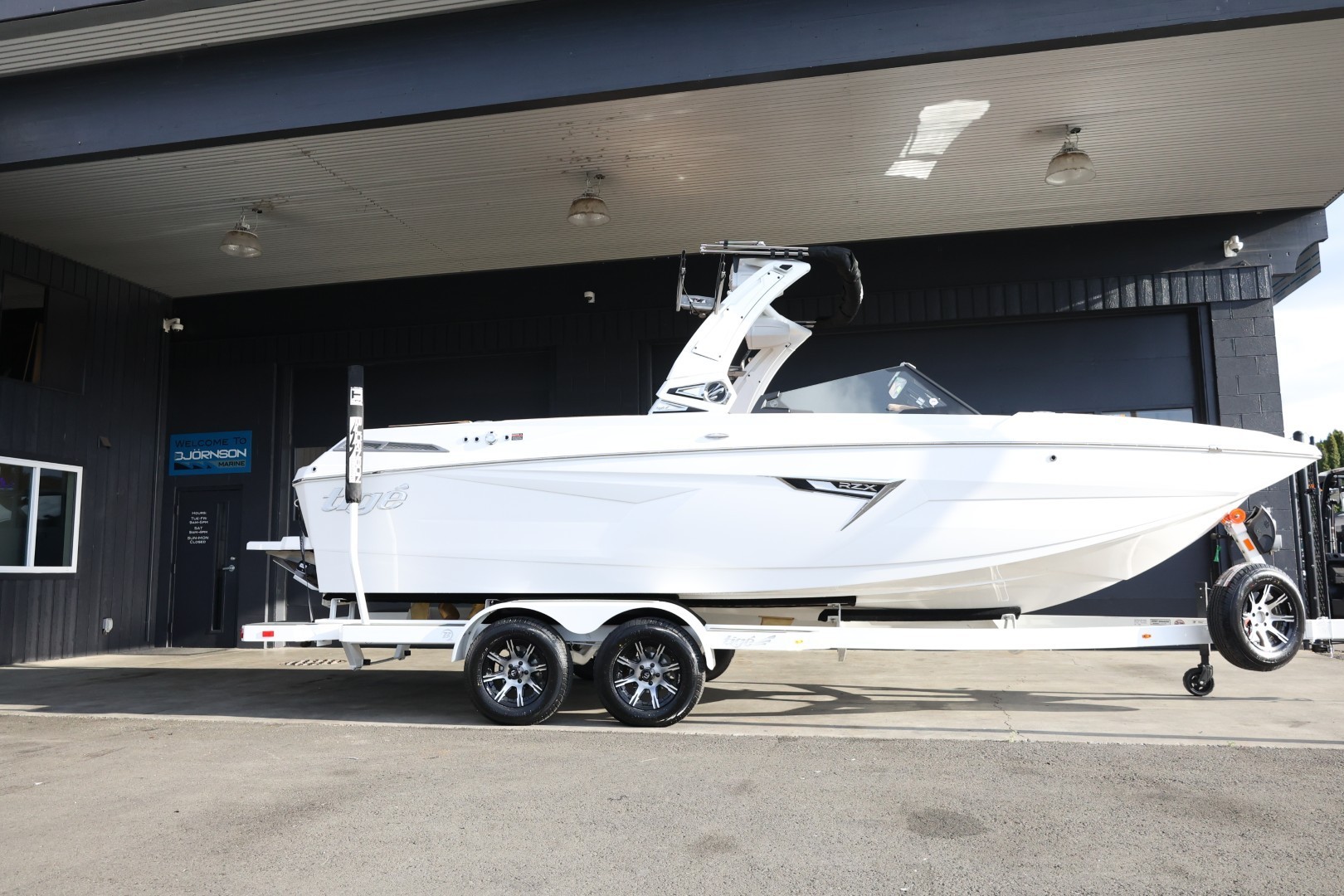 boat.Title