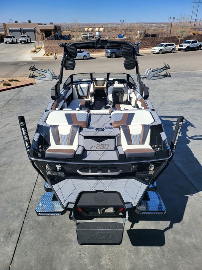 2025 Malibu Boats M230 Icon