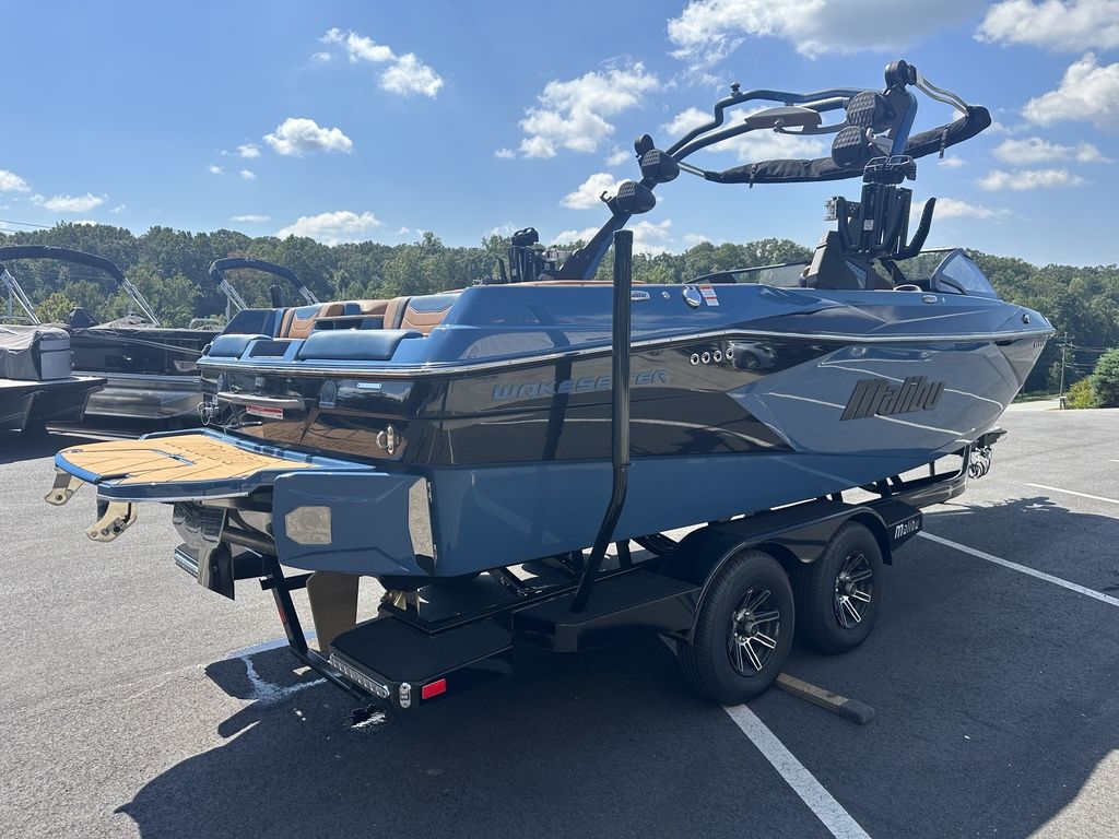 2024 malibu boats 23-LSV