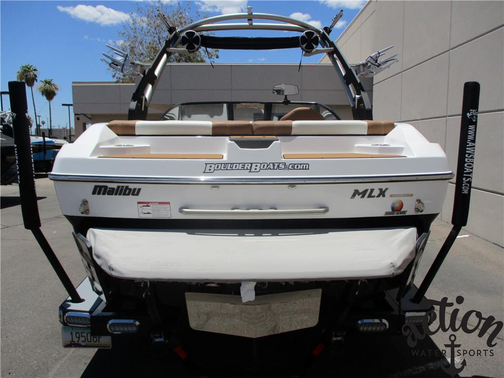 2018 Malibu 21 MLX - only 40 hours!