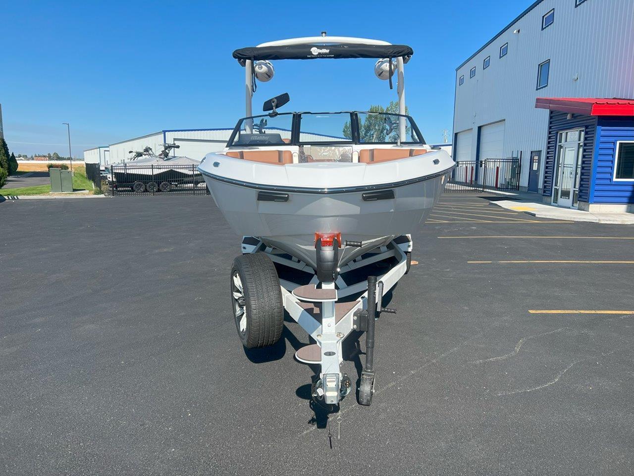 2025 Malibu 23 LSV