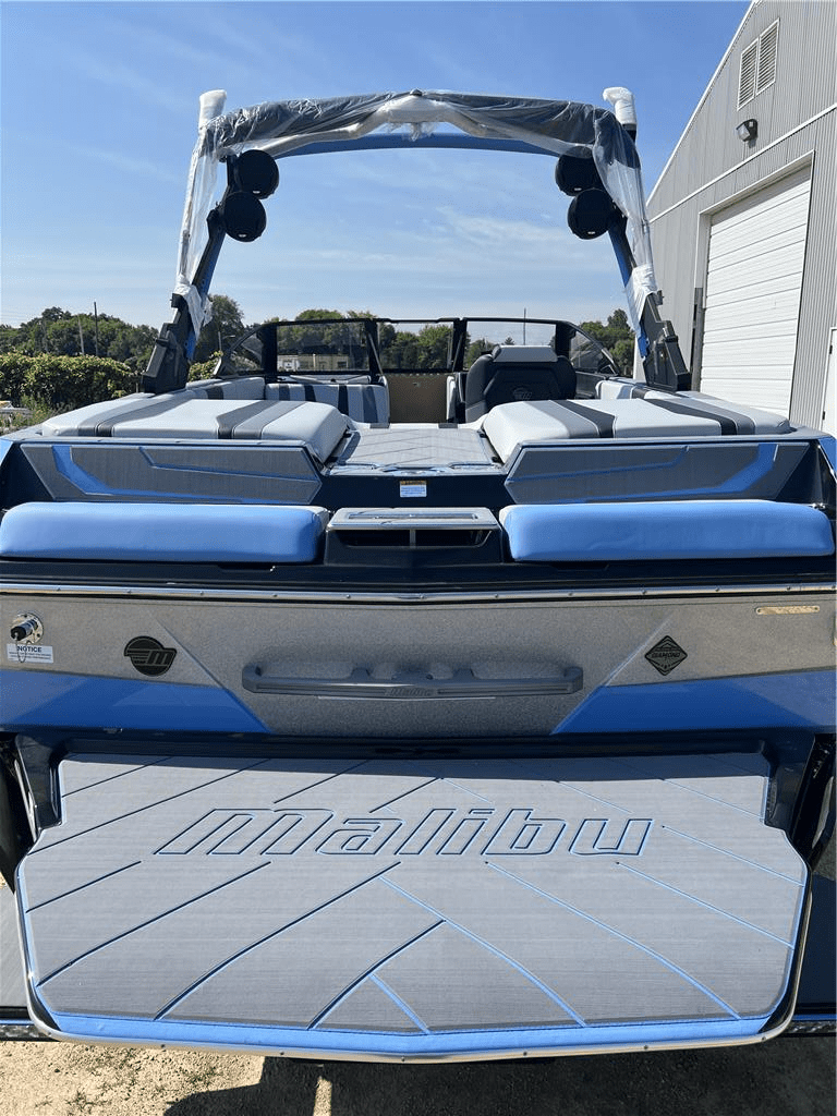 NEW 2024 MALIBU 22 LSV WAKESETTER W/ M6DI, TRAILER, AND DIAMOND HULL *DEMO*
