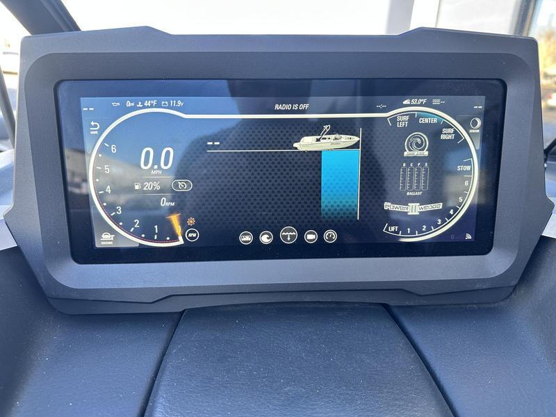2024 Malibu 21 LX-R