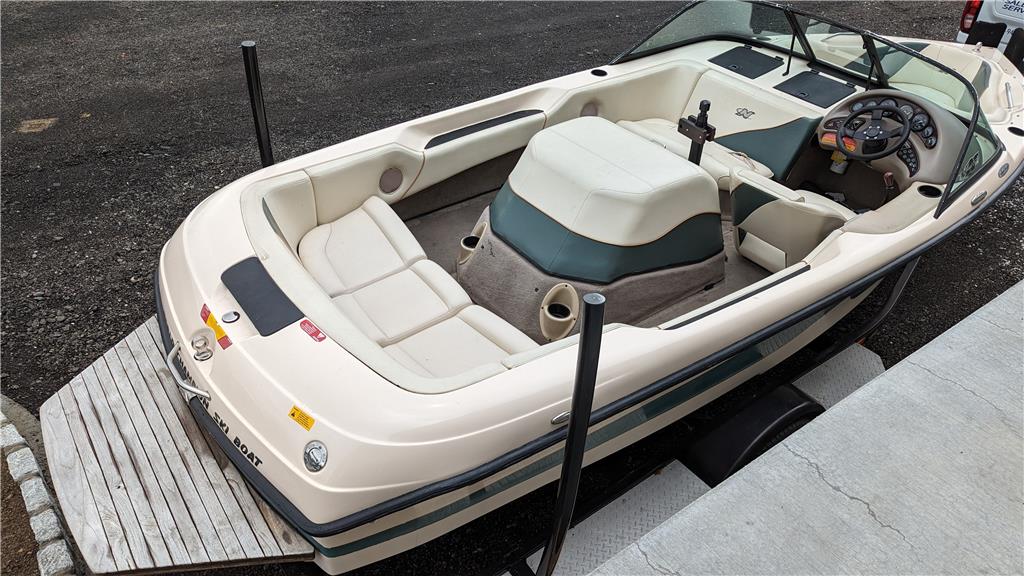 2001 Ski Nautique 196 Open Bow