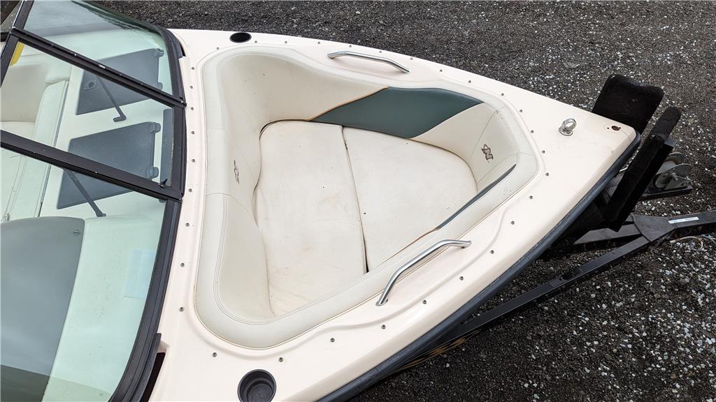 2001 Ski Nautique 196 Open Bow