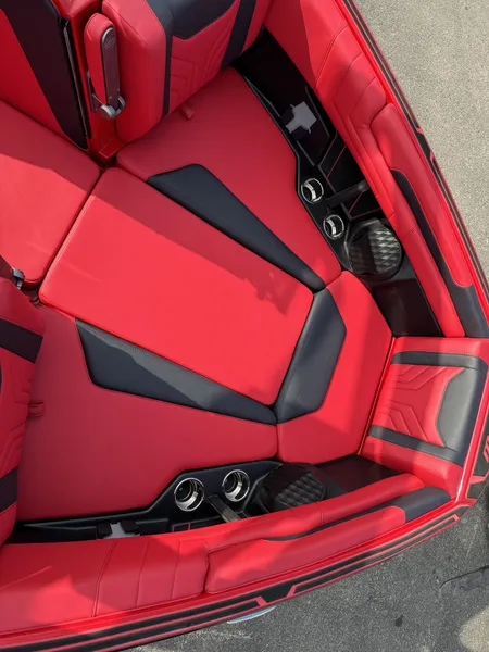 2025 Malibu 25 LSV