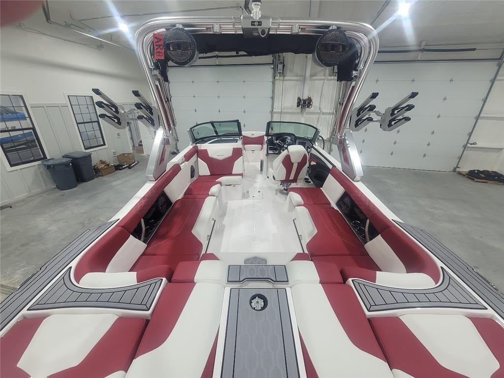 2024 MasterCraft XT24