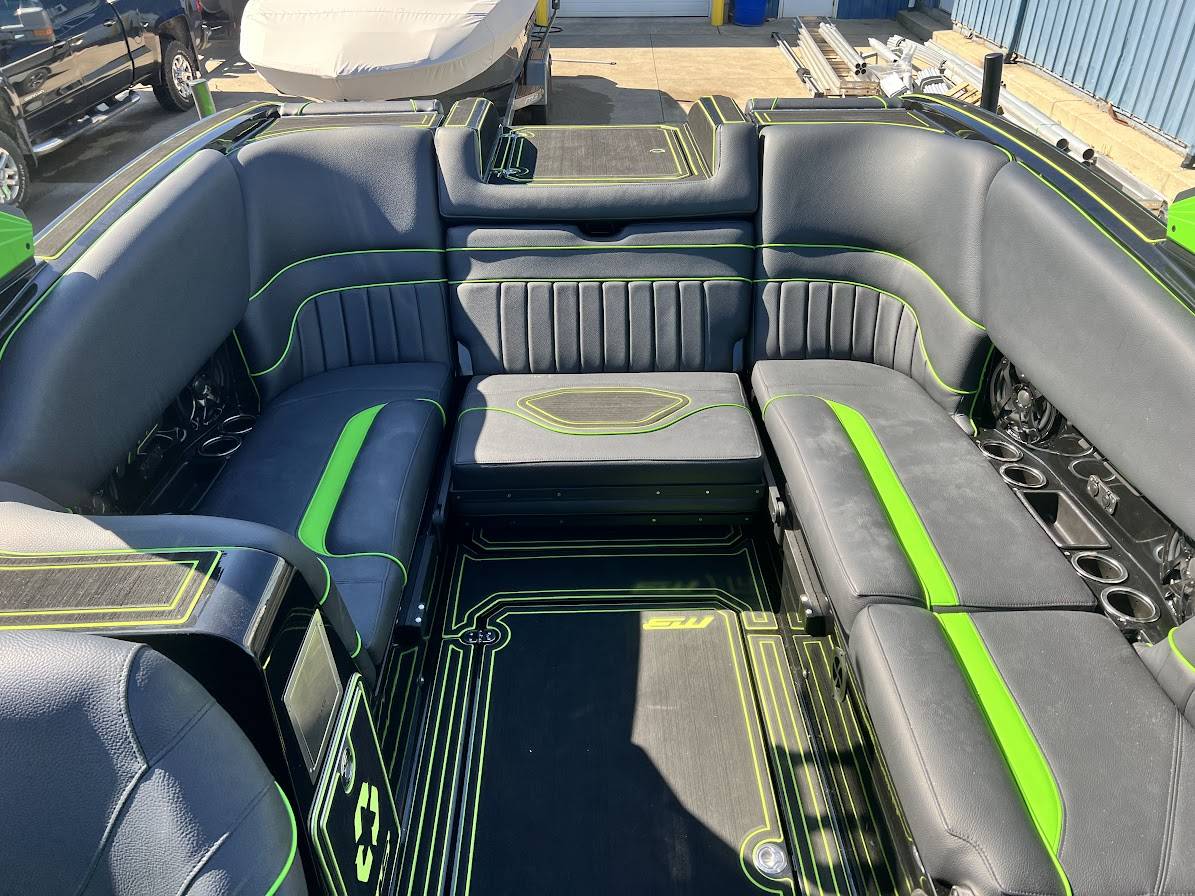 2024 MB Sports B52 25′ Demo