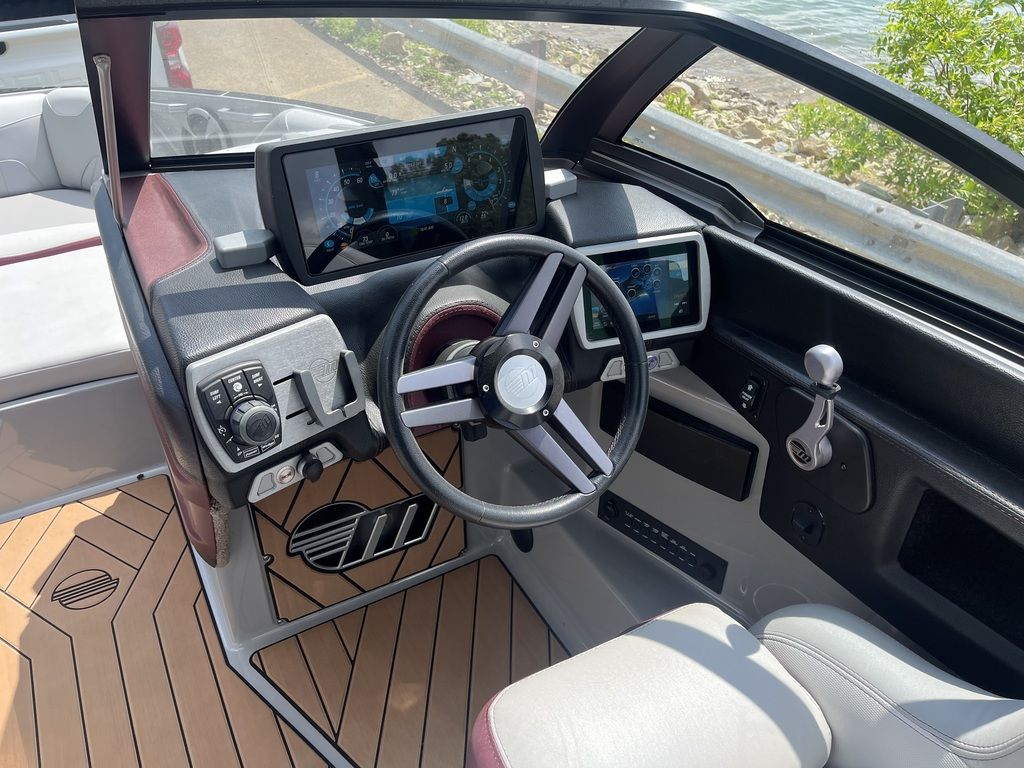 2018 Malibu Boats 23 LSV