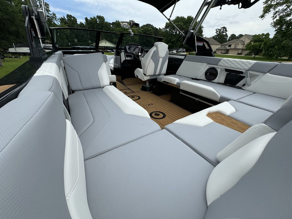 2024 MasterCraft XT24