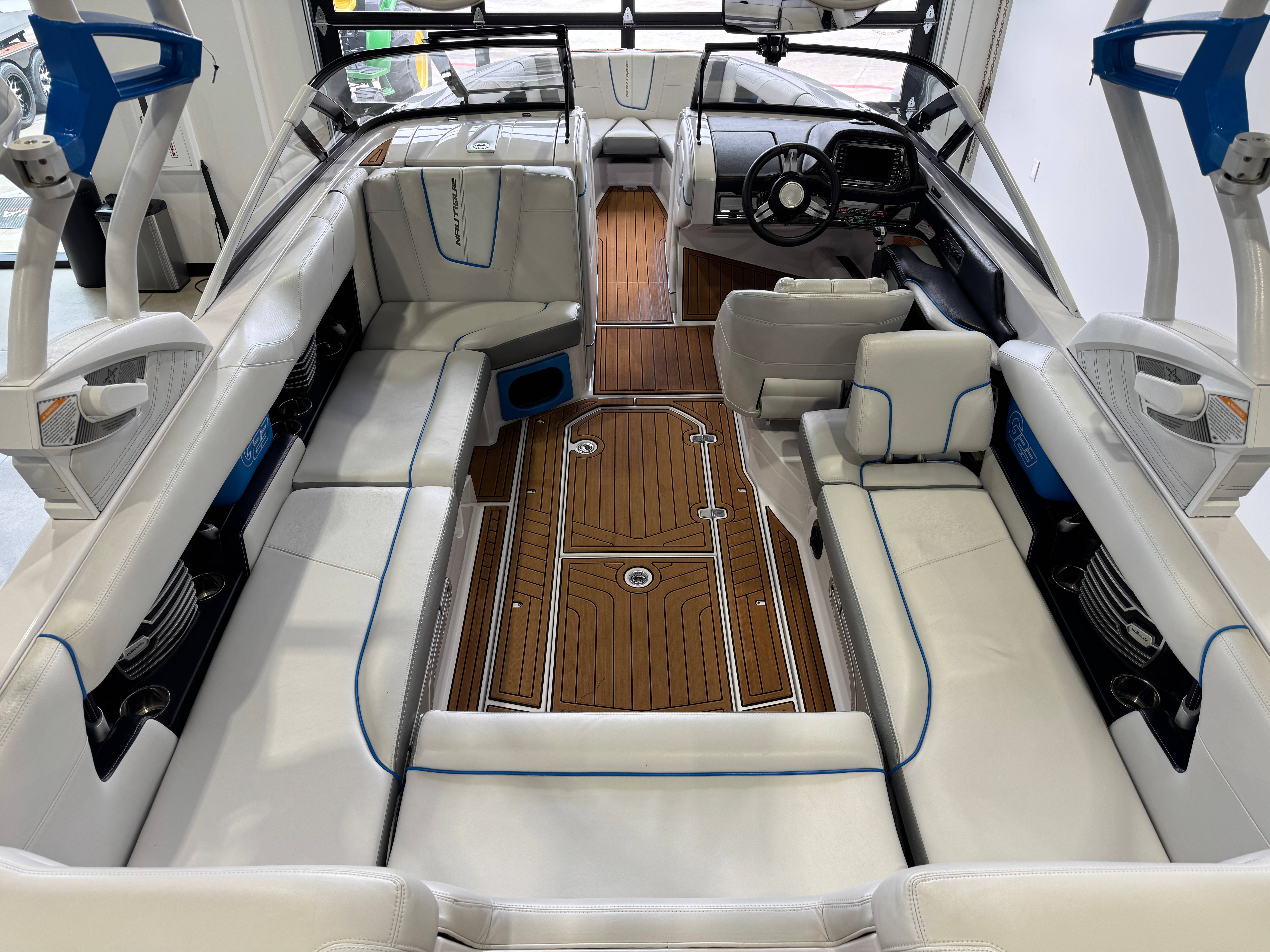 2013 Nautique Super Air Nautique