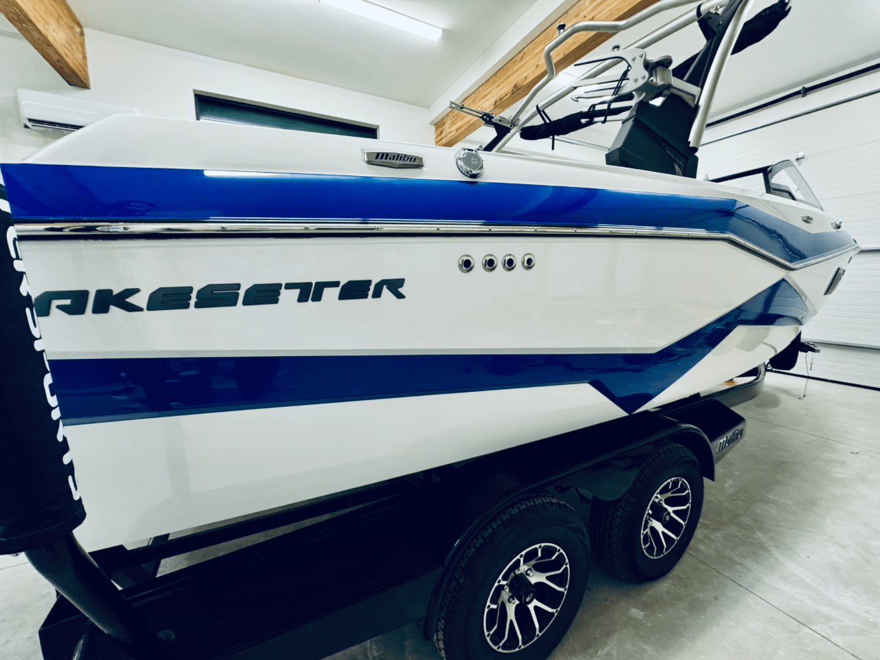 2023 Malibu 22 LSV