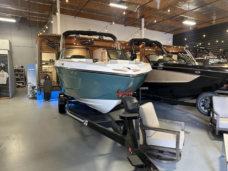 New 2024 MasterCraft XT25