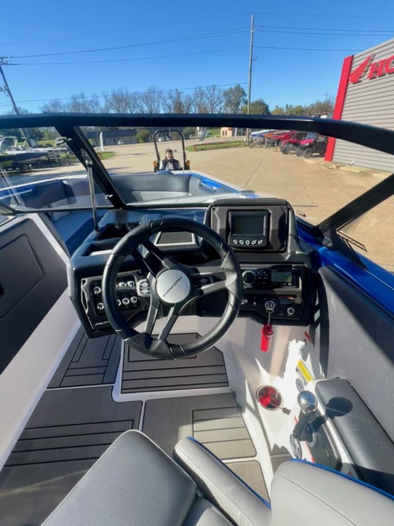 2021 MOOMBA Max