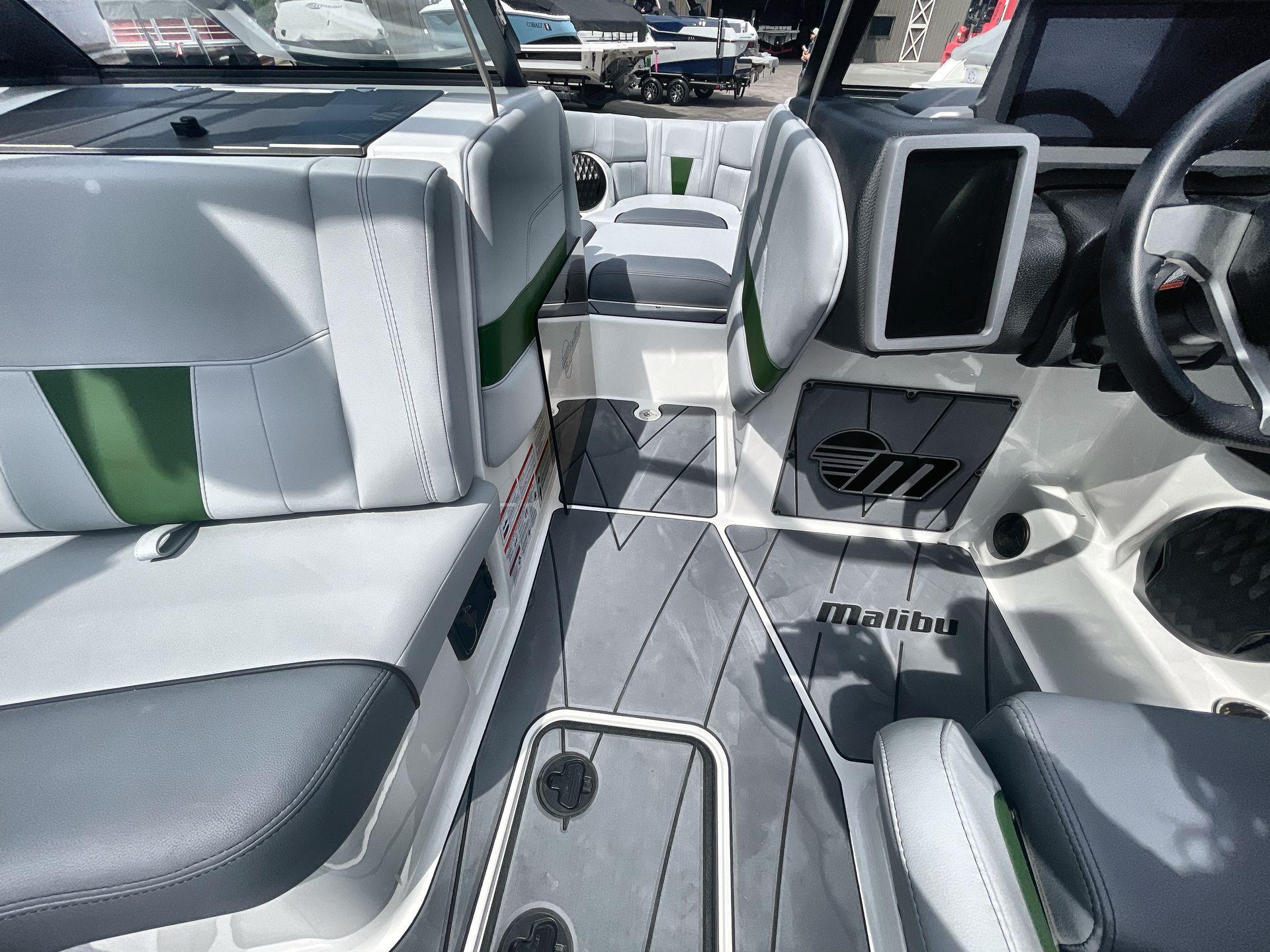 2023 Malibu 23 LSV