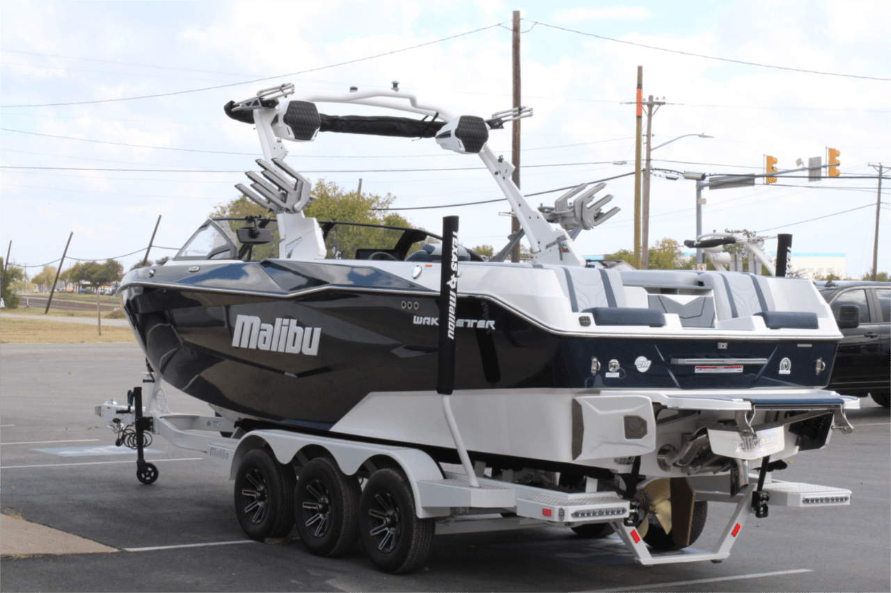 2025 Malibu 25 LSV