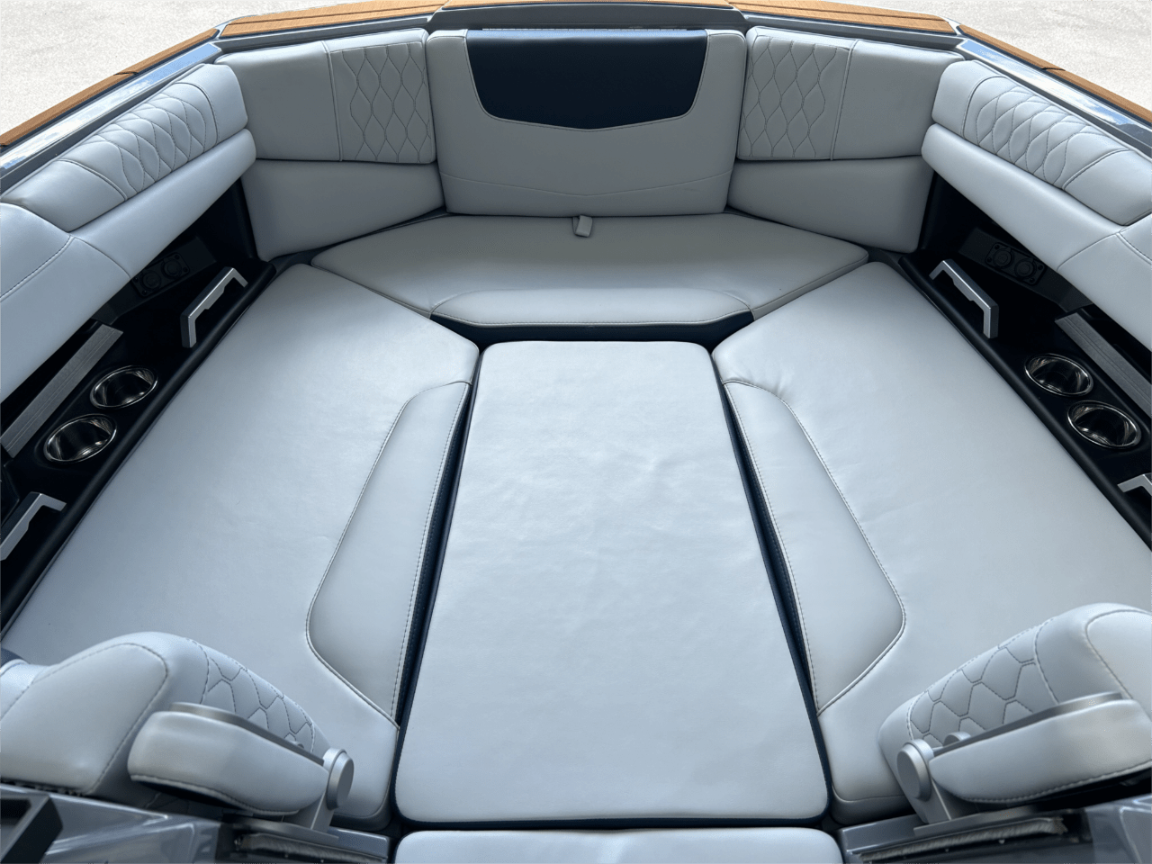 2024 Malibu M220 – Low Hours!