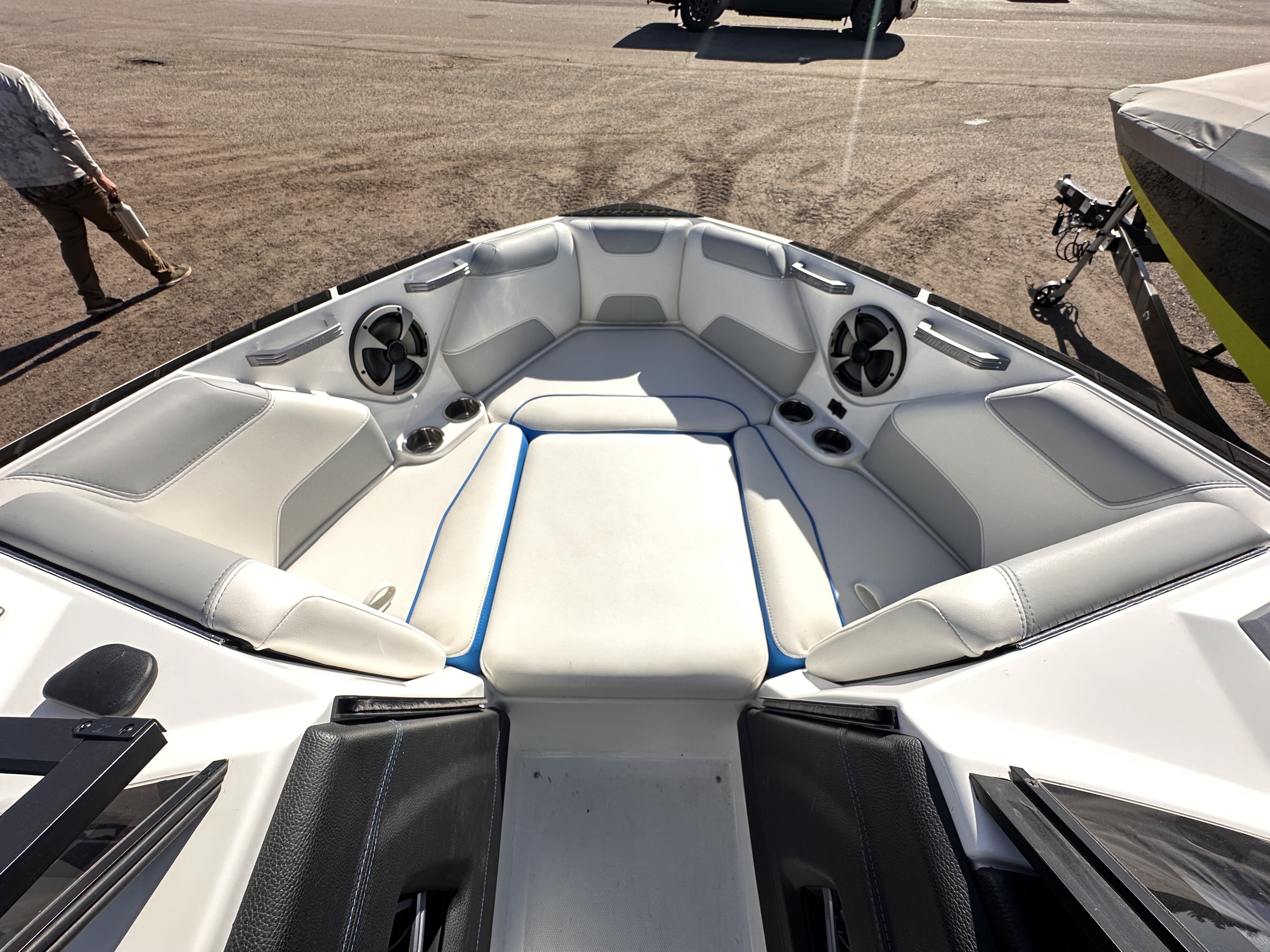 2019 Malibu 22 LSV